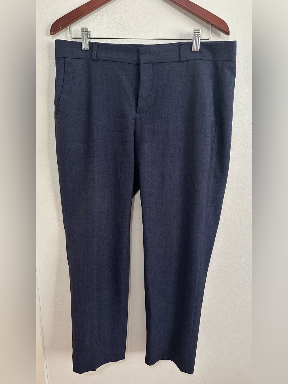Banana Republic ‘Avery’ Wool Dress Pants in Navy (size 8)